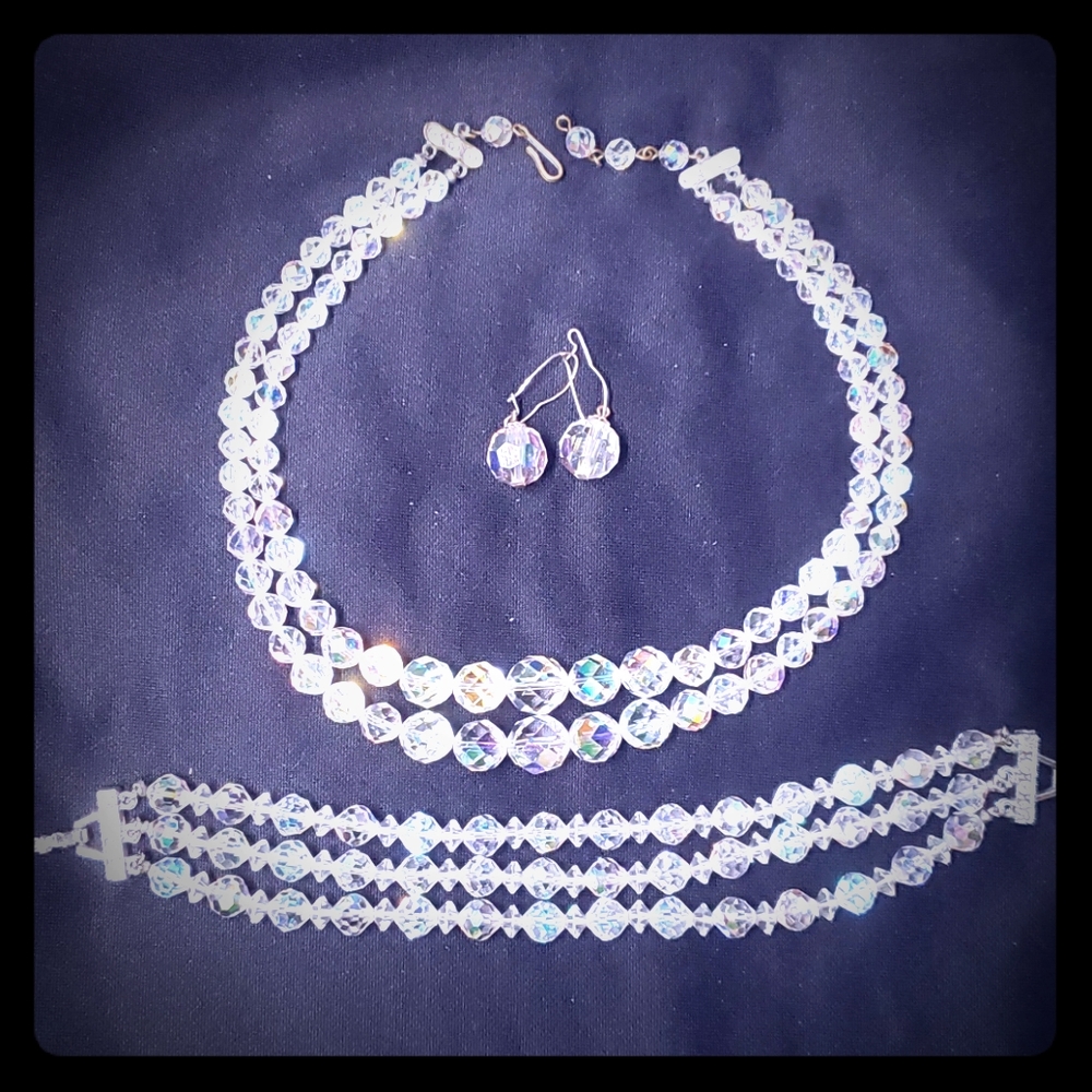 Bracelet necklace earings